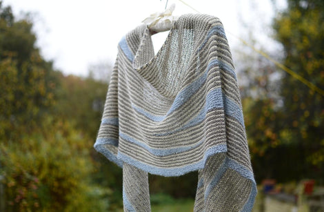 Masgot by Justyna Lorkowska: knitted shawl kit in blue/grey/cream