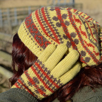 Flora Hat by Anna Elliott using Whitfell DK