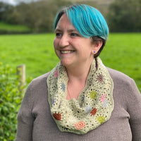 Colour Pop Cowl by Tracey Todhunter worn by Victoria
