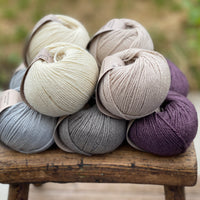 10 balls of yarn in five colours