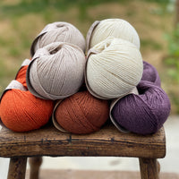 10 balls of yarn in five colours