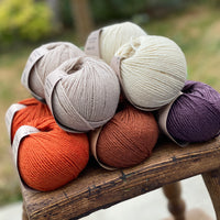 10 balls of yarn in five colours