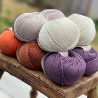 10 balls of yarn in five colours