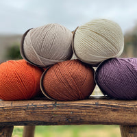 10 balls of yarn in five colours