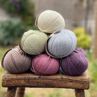 12 balls of yarn in six colours