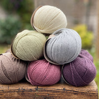 12 balls of yarn in six colours