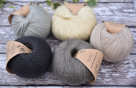 Five balls of Milburn in shades of grey, cream and beige