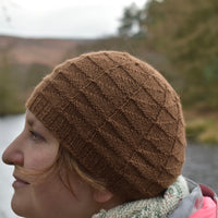 Serriform knitted hat kit